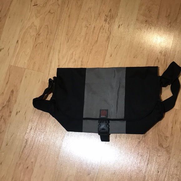 Old Navy Messenger Cross Body Book Bag NEW - Picture 1 of 3